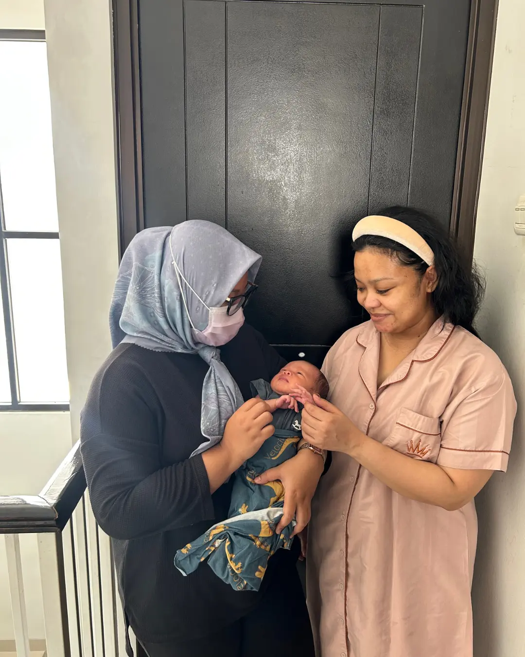 Baby care in the mother's room during a home visit